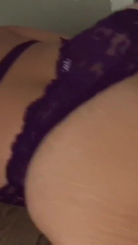 Bionda molto grande con dildo