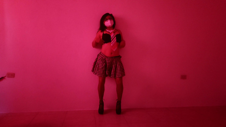 Martin13: Studentă rea!! Seducându-mi profesoara în uniformă într-un apel video în direct