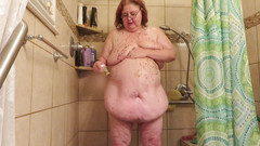 BBW nurse Vicki adventures with friends: Grandota enfermera Vicki mea en mi ducha de pantalones y...