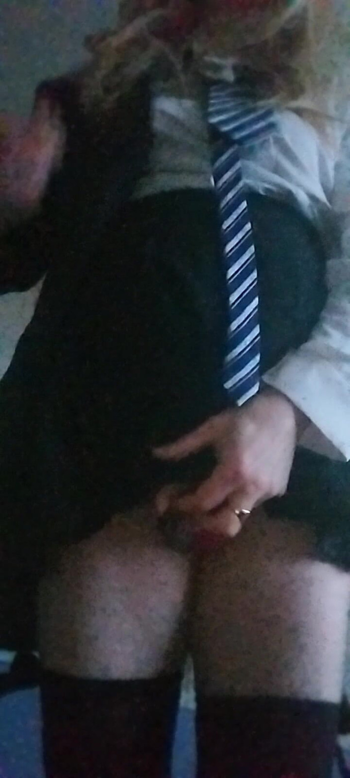 Cindy Belfast: Vysokoškolačka Cindy Cums v uniformě