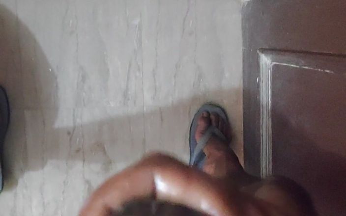 INDIANBEAST8121: Cậu bé Ấn Độ thủ dâm con cu to