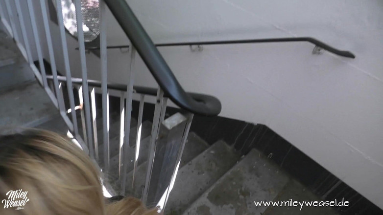 Miley Weasel: Он трахнул меня на улице!!