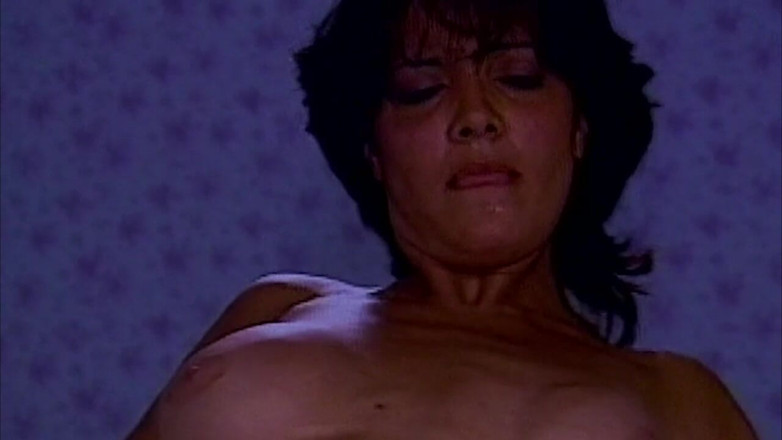 Bangora MILFs: MILF si rambut coklat matang yang bertetek besar mengambilnya secara...