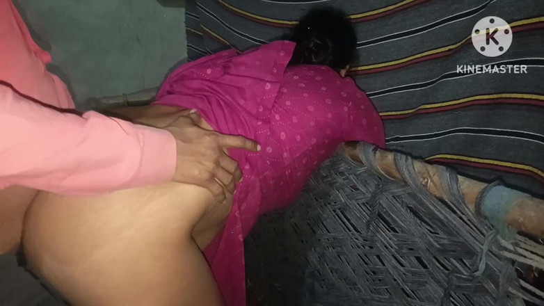 Kavita69: 继妹找到了晚上去派对的方法