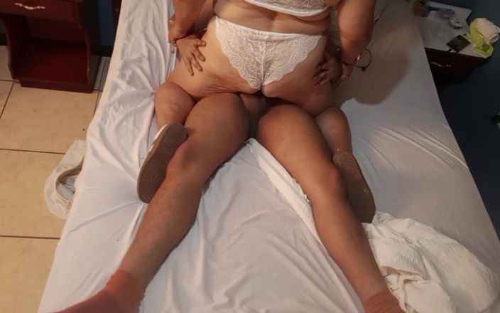 Milfta boohot: Máy bay bà già bbw lớn cưỡi con cu của...