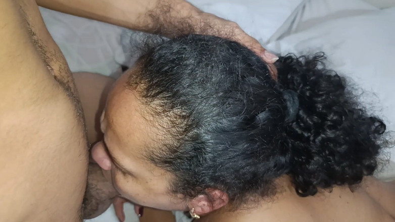 Milfcaliente69: Moja macocha zrobiła sobie przerwę od siłowni, nie mogłam się...