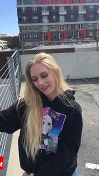 Lange Aziatische Man Domineert Bleke Blonde Emma Starletto - Eerste Carrière Creampie En Dan Sperma Schoon Likken