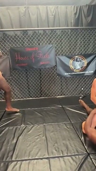 Sesso nudo in gabbia bele kandylegs vs Doc Chocolate e la correzione