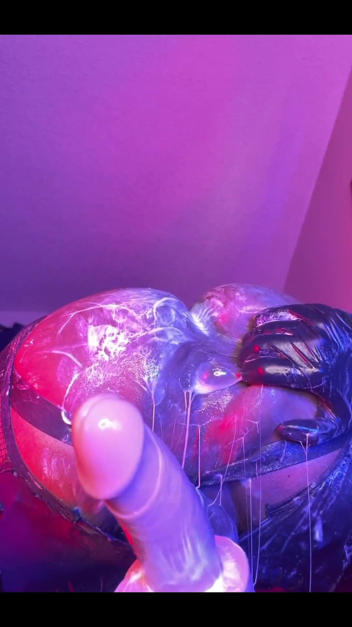 DipsoDeep: ボトムが穴乗りミスター・ハンキー・ディルドを破壊する