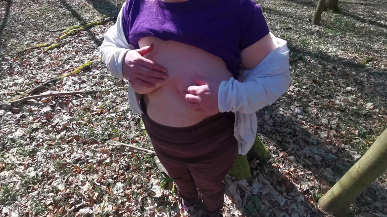 Bouncy Tits Action: Desnudez, quiero castigar tus tetas