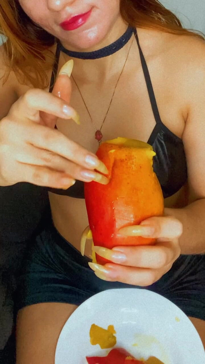 Goddess Li: La dea Liandra e una deliziosa mango