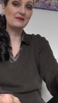 Mama vitregă într-un pulover Cashmere, pulover Love, spermă pe pulover cu vedere la persoana 1, doamna Victoria Valente