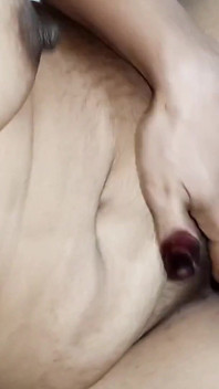 Amatorskie porno wideo palcowania się dziewczyny stało się z dnia na dzień sensacją w Internecie