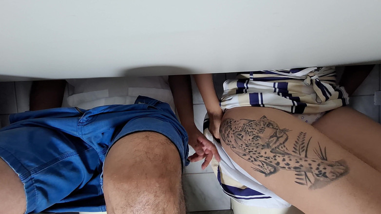 Gabi SweetCouplesStories: 教室の後ろの生徒たちはいつも授業中にトラブルを起こします。