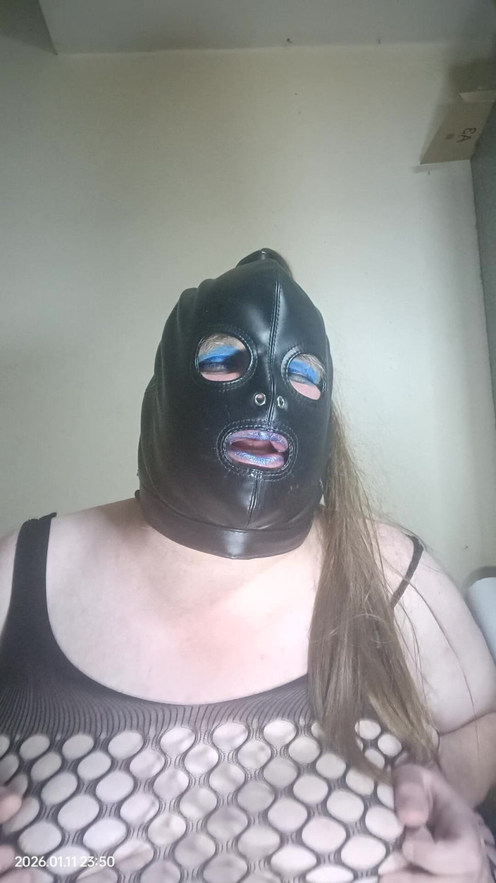 Stephanie-Nicole-TV: Bbw TV si hraje se svými bradavkami prostřednictvím síťovaných tělových...