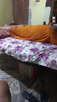 สเต็ปแม่ดูหนังโป๊ในมือถือ แล้วลูกเลี้ยงช่วยตัวเอง