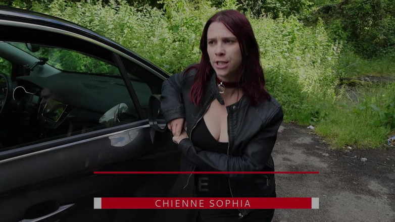 chienne sophia: Je baise un inconnu dans la forêt