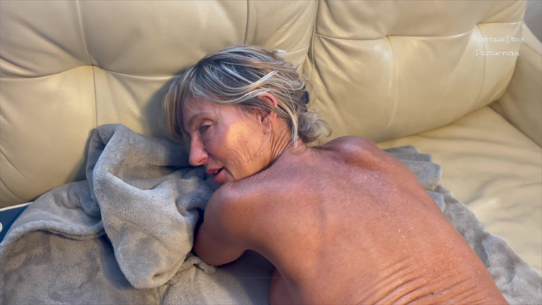 InternalDrive: Gravei a Dianne Fox com força na bunda.