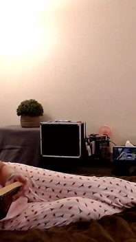 Abby 69 verwenden omgekeerde cowgirl squat voorbinddildo poesje eten