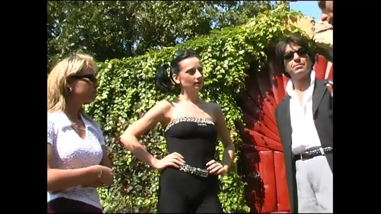 My Dirty Family: Ласкаво просимо до нашої кицьки