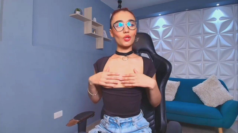 Lia Wood: Ti Piacciono Le Mie Tette? Scrivimi E Scopami