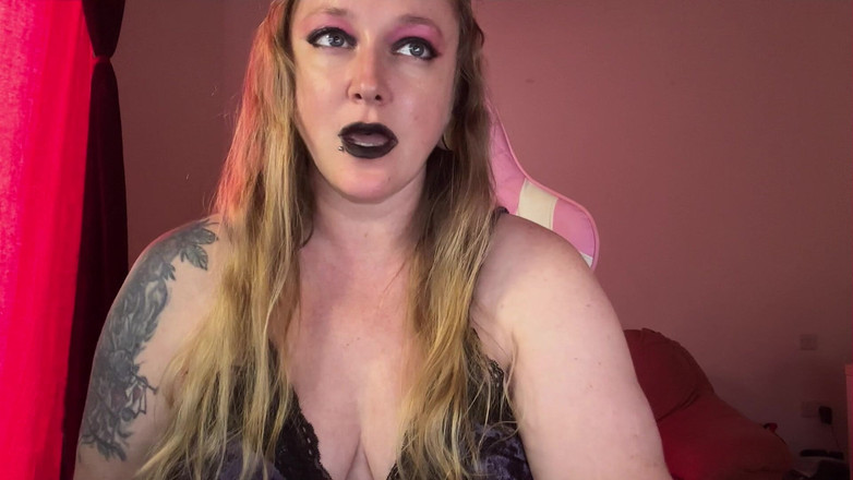 Kisicaxx: L'accordo satanico della ragazza gotica