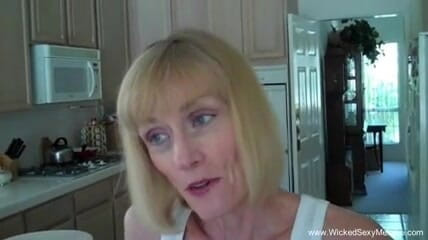 Wicked Sexy Melanie: Cette femme mature sait sucer