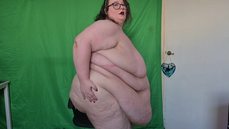 SSBBWLadyBrads: Cewek super semok lagi bugil di kursi kantornya