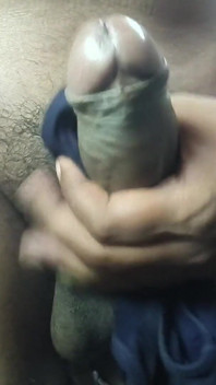 Ik vond Bhabhi's slipje in de badkamer en liet toen al mijn penis vloeistof erop los
