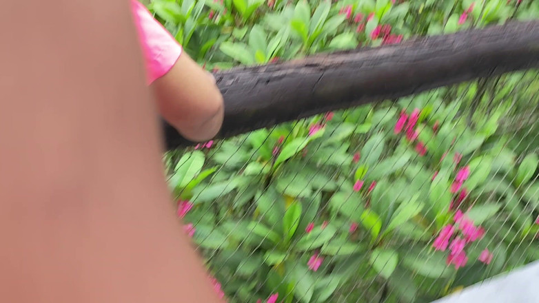 Jhonny Punp: 丈夫向妻子赠送了一个黑人有天赋的食客，她在农舍的户外释放