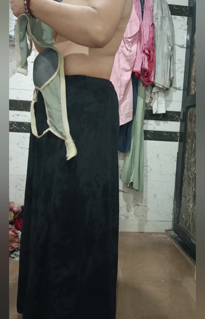 Priyahot77: Priya Bhabi - grande show de buceta