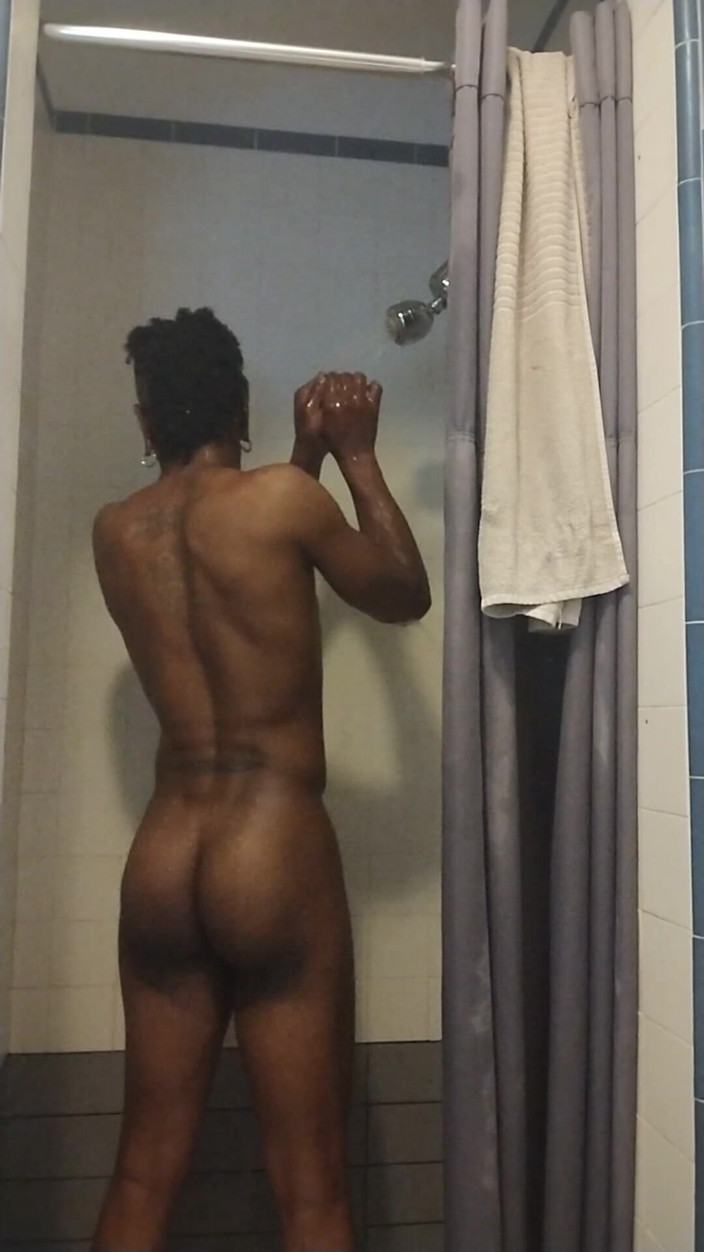 Batbunz: Bağlı olmayan banyo azgın gırtlağına kadar çığlıkla tanışıyor