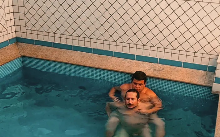 Combat and fetish: Pool Fight: Bear Chubby Vs Jobber - Naked