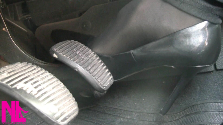 Nyllady: Pedal Pumping in Black Pantyhose and Grey Patent High Heels