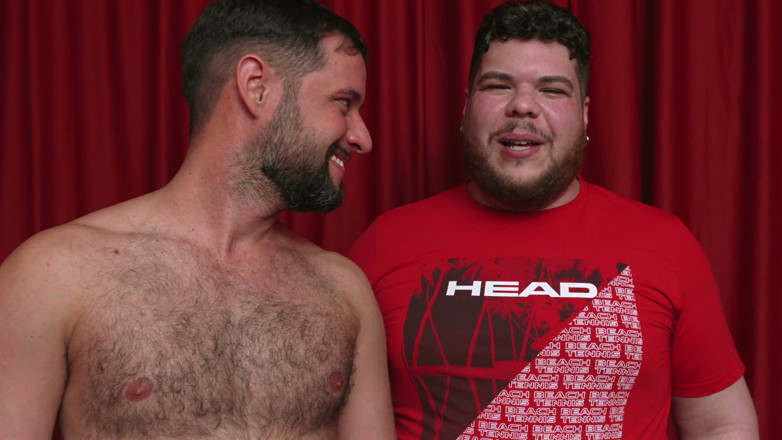 Dirty tricks gays: 淫荡的导演要求看我的屁股和我的鸡巴。来看看