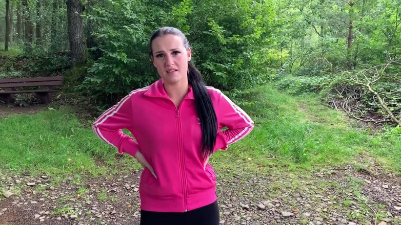 German Fuck Girls: Grubiaństwo! Ao zerżnięta podczas joggingu na świeżym powietrzu! Wytrysk w środku!