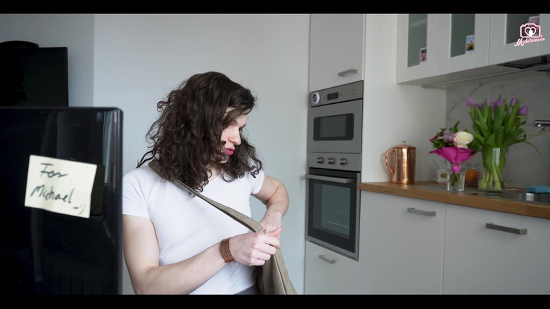 Medi Voi: Picioare sexy în birou