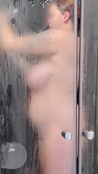 샤워하는 거유 베이비시터