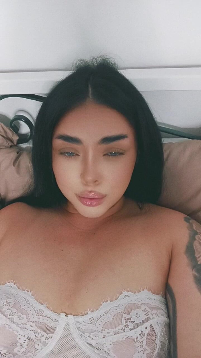 VVGO: Stăpâna Lilikitten lenjerie sexy încearcă și tachinează