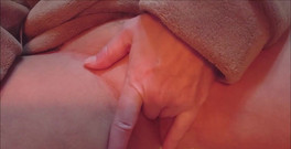 Natalie K: Masturbace, když se dnes prstím a tře si v koupelně