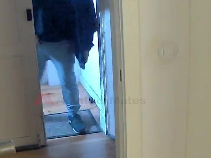 AmateurMates: Junge zeigt seine latte zum lieferboten und lädt ihn ein -...