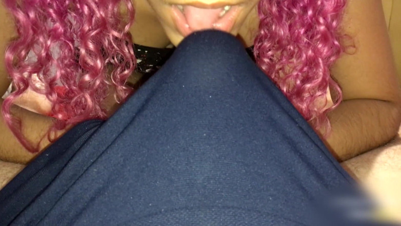 College-couple: Blowjob auf unterwäsche, blowjob durch unterwäsche