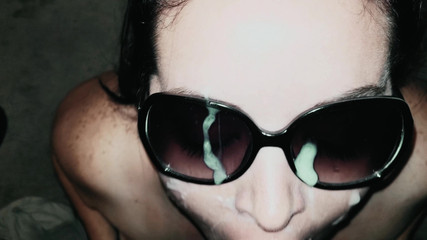 SexyNEBBW: Remaster se slunečními brýlemi pokrytými mrdkou