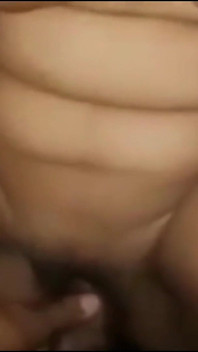 Novia caliente con coño mojado y muchos orgasmos. Fuertes gemidos. Hablar sucio