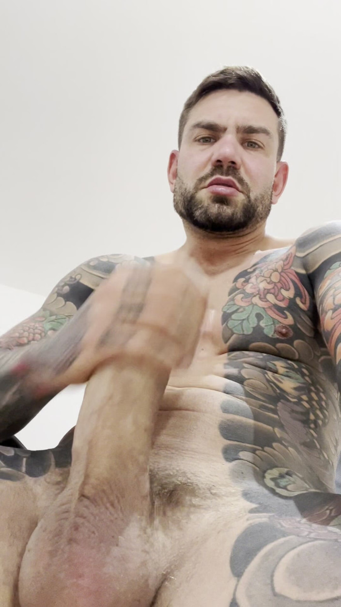 Juan Lucho Gay: Mulch in the Office of a Muscular Boy