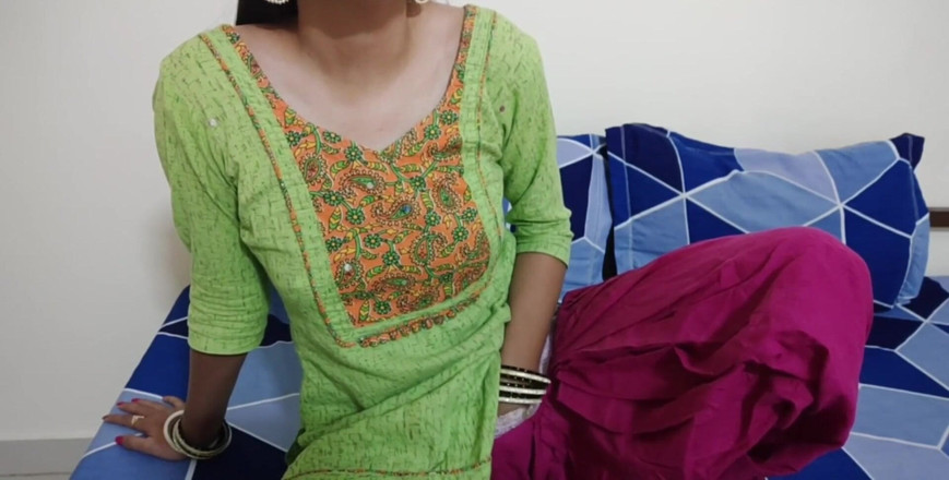 Saarabhabhi6: 印地语性爱故事角色扮演 - 印度继母沉迷于性爱