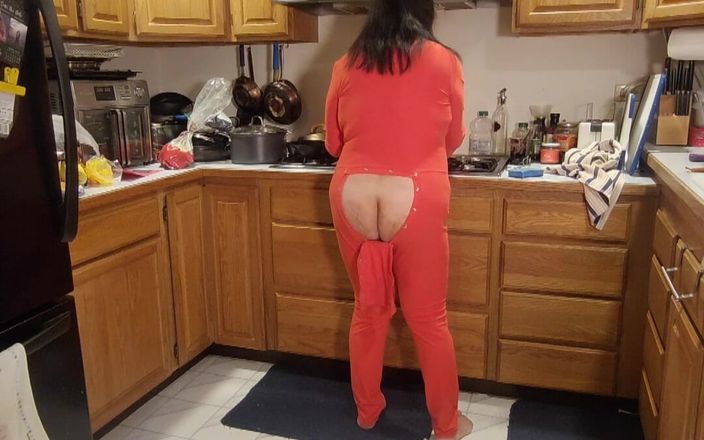 Zilah Luz: 穿着我的longjohns和一个屁股瓣，而我在厨房做爱