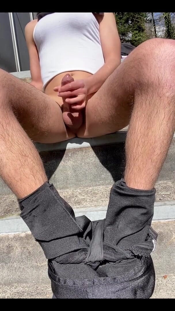 Luca-twink: Sissy plays outside with vibrator until cumshot