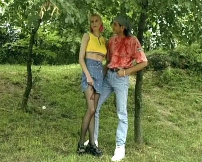 Deutsche Madchen: Струнка блондинка з Німеччини трахається на відкритому повітрі в своїх сексуальних колготках