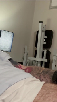 Zrzavá medvědí se svléká